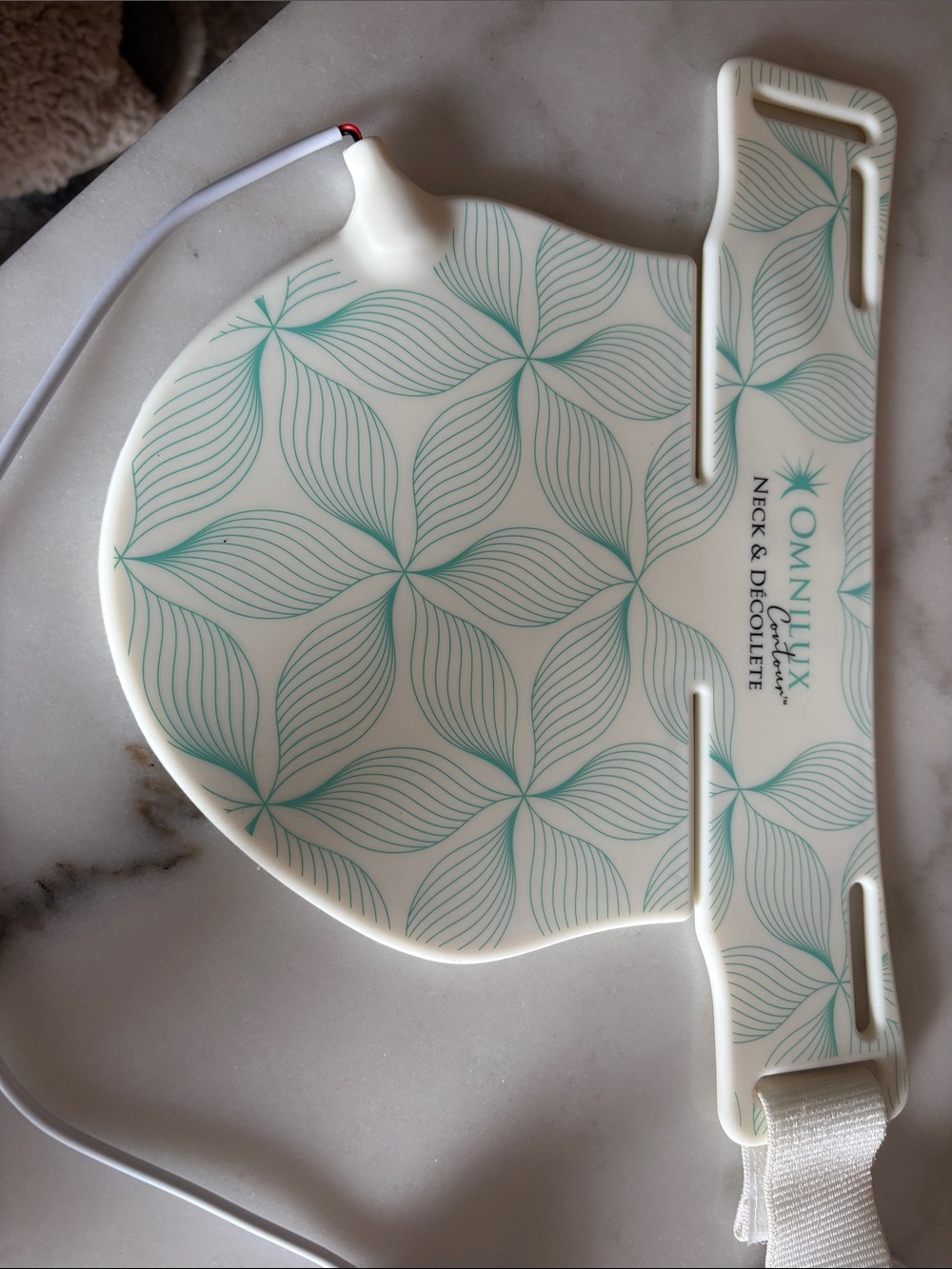 Omnilux Neck & Décolleté LED Therapy Device - White with Teal Pattern